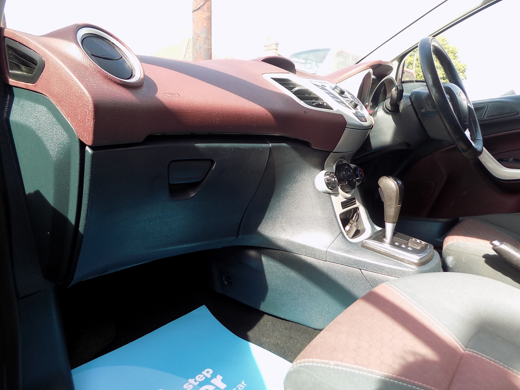 Ford Fiesta Zetec #4