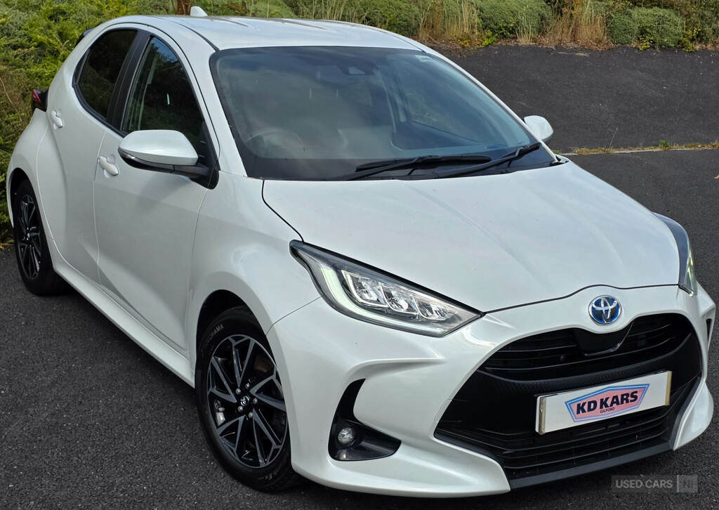 Toyota Yaris 1.5 Hybrid Design Cvt White #5