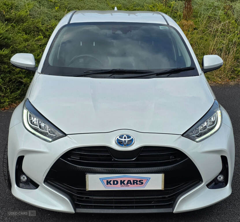 Toyota Yaris 1.5 Hybrid Design Cvt White #4