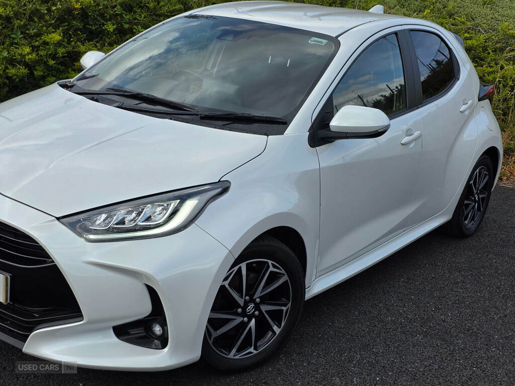 Toyota Yaris 1.5 Hybrid Design Cvt White #3