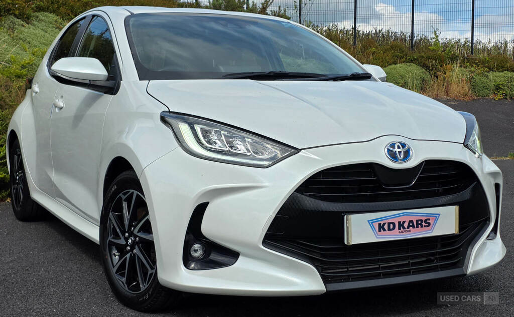 Toyota Yaris 1.5 Hybrid Design Cvt White #6