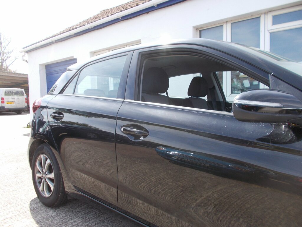 Hyundai I20 1.2 Se Launch Edition Hatchback Black #3
