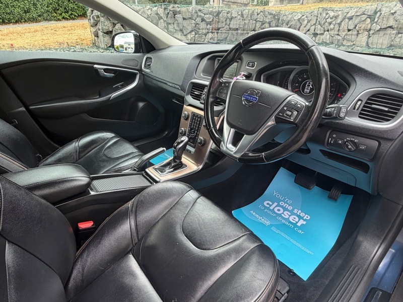 Volvo V40 Cross Country 1.6 D2 Lux Nav Hatchback Powershift Red #16