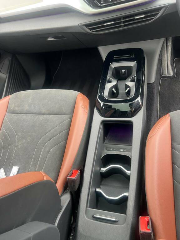 Volkswagen ID.4 150Kw Family Pro Performance 77Kwh Estate Blue #9
