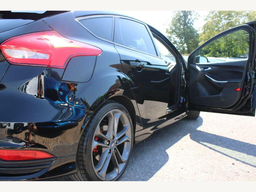 Ford Focus 2.0T Ecoboost St-3 Hatchback #5