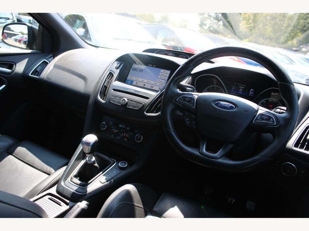 Ford Focus 2.0T Ecoboost St-3 Hatchback #6