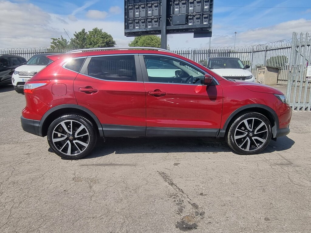 Nissan Qashqai 1.5 Dci Tekna Suv 2Wd Euro 6 S Red #4