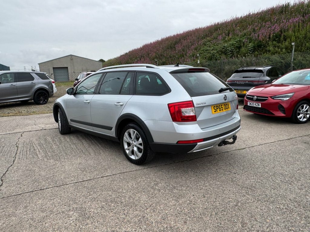 Skoda Octavia 2.0 Tdi Vrs Hatchback Euro 5 S White #9