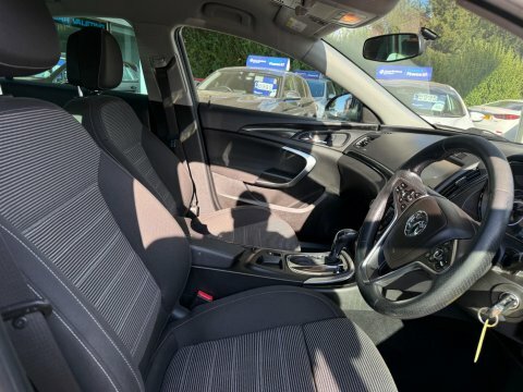 Vauxhall Insignia 1.6 Cdti Sri Nav Hatchback Euro Red #16