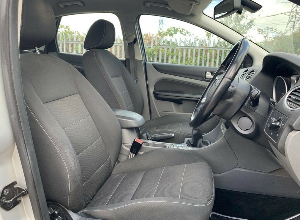 Ford Focus 1.8 Zetec S Spec-red-sh-rare Car-lovely Family Car Red #5