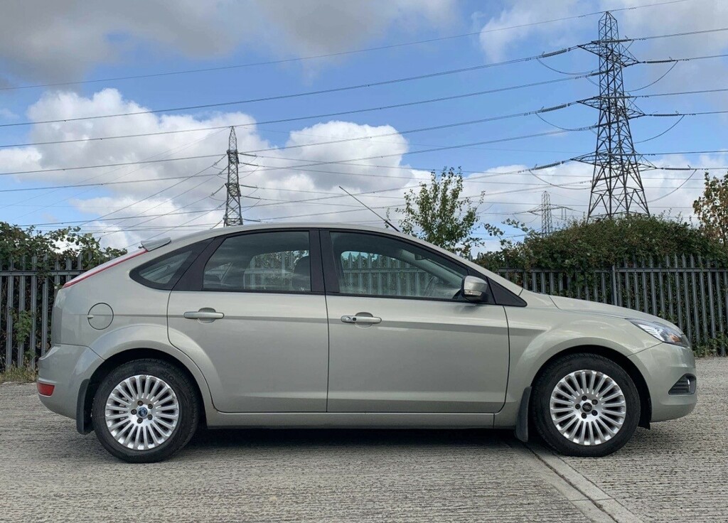 Ford Focus 1.8 Zetec S Spec-red-sh-rare Car-lovely Family Car Red #1