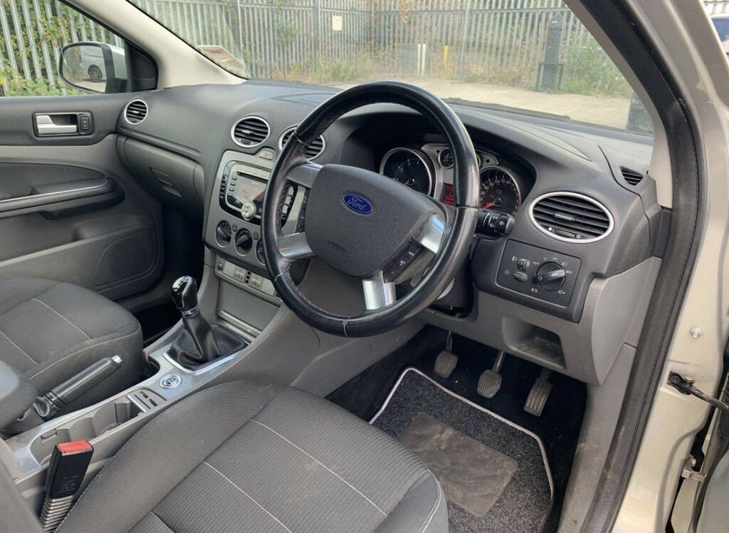 Ford Focus 1.8 Zetec S Spec-red-sh-rare Car-lovely Family Car Red #16