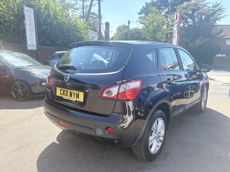 Nissan Qashqai 1.6 Acenta Flame Red 117 Bhp Red #6