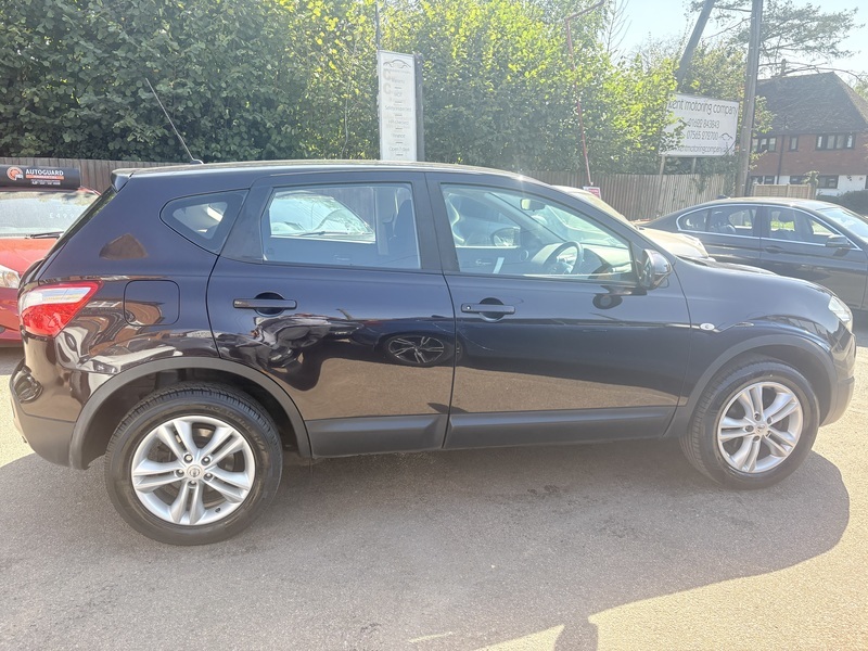 Nissan Qashqai 1.6 Acenta Flame Red 117 Bhp Red #7