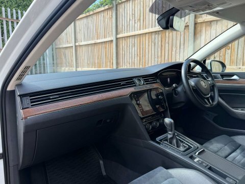 Volkswagen Passat 2.0 Passat Gt White #2