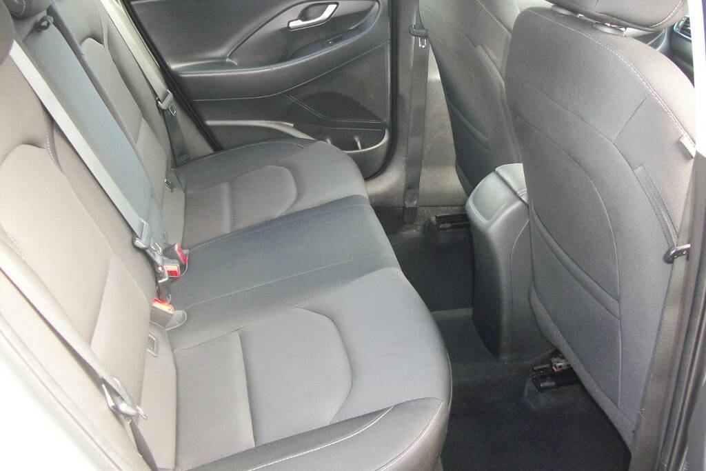 Hyundai I30 1.4T Gdi Se Nav Dct Silver #5