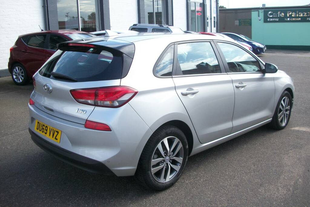Hyundai I30 1.4T Gdi Se Nav Dct Silver #6