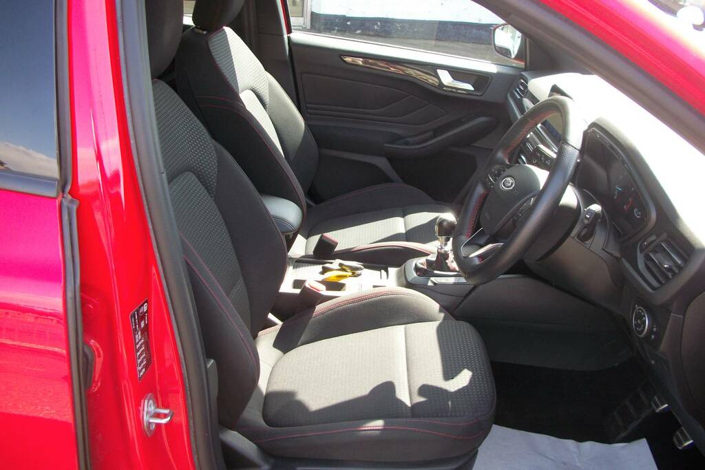 Ford Focus 1.0 Ecoboost 125 St-line Red #2
