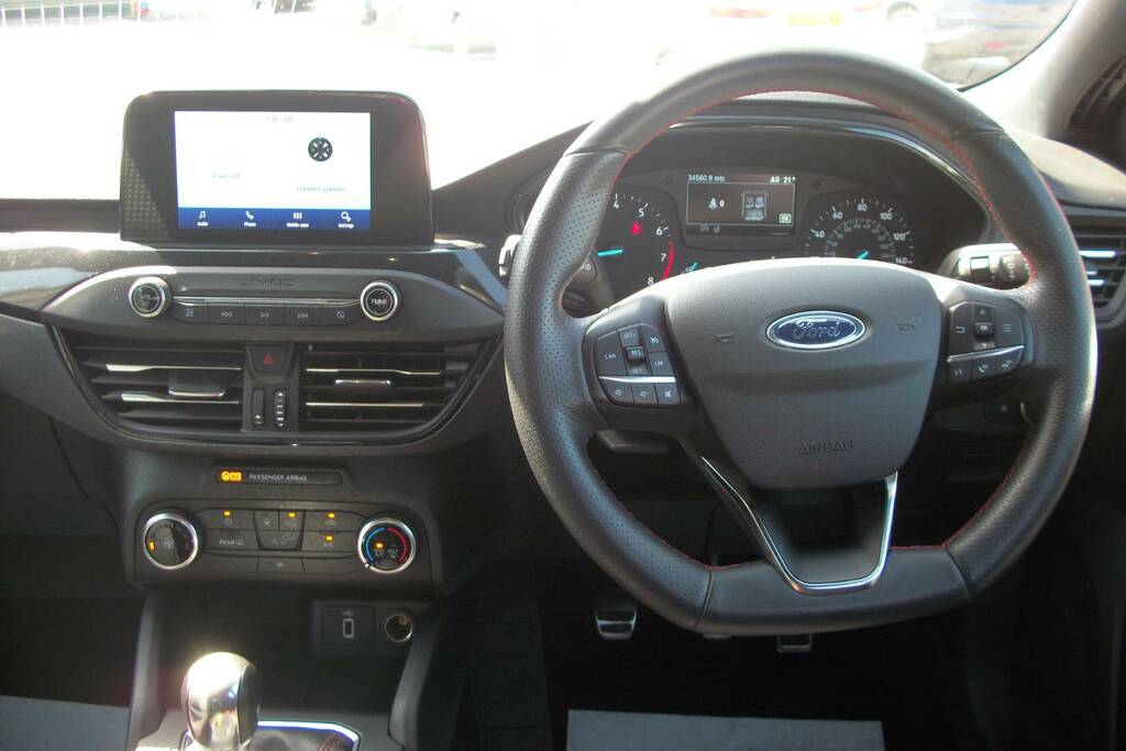 Ford Focus 1.0 Ecoboost 125 St-line Red #4