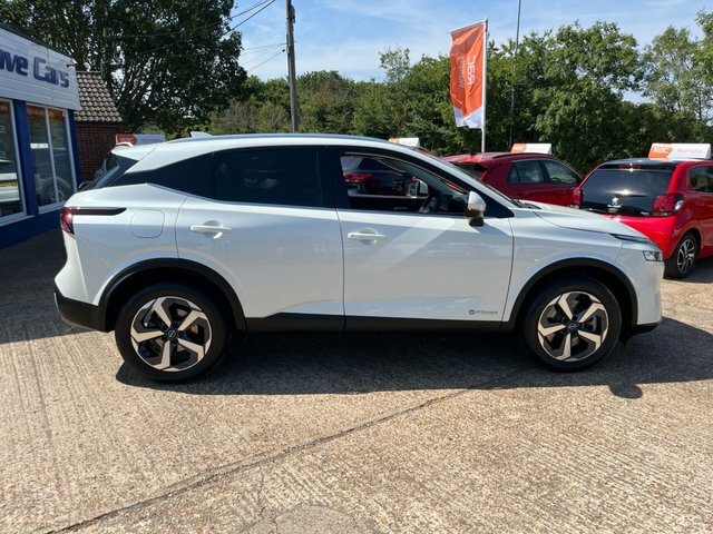 Nissan Qashqai 1.5 H E-power N-connecta Suv Hybrid Aut White #4
