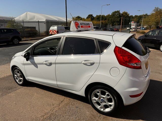 Ford Fiesta Zetec Hatchback White #5