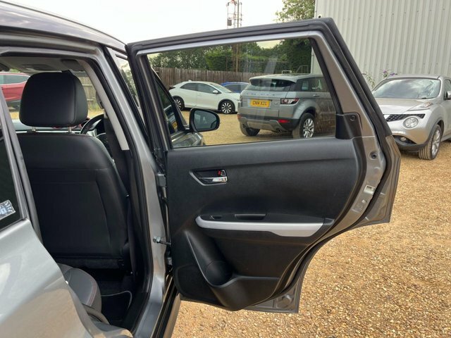 Suzuki Vitara Estate 1.0 Boosterjet Sz-t White #16