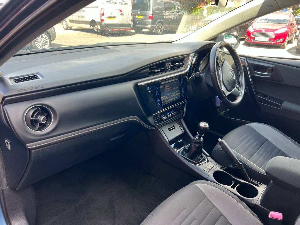Toyota Auris 1.2 Vvt-i Business Edition Hatchback Cv White #12