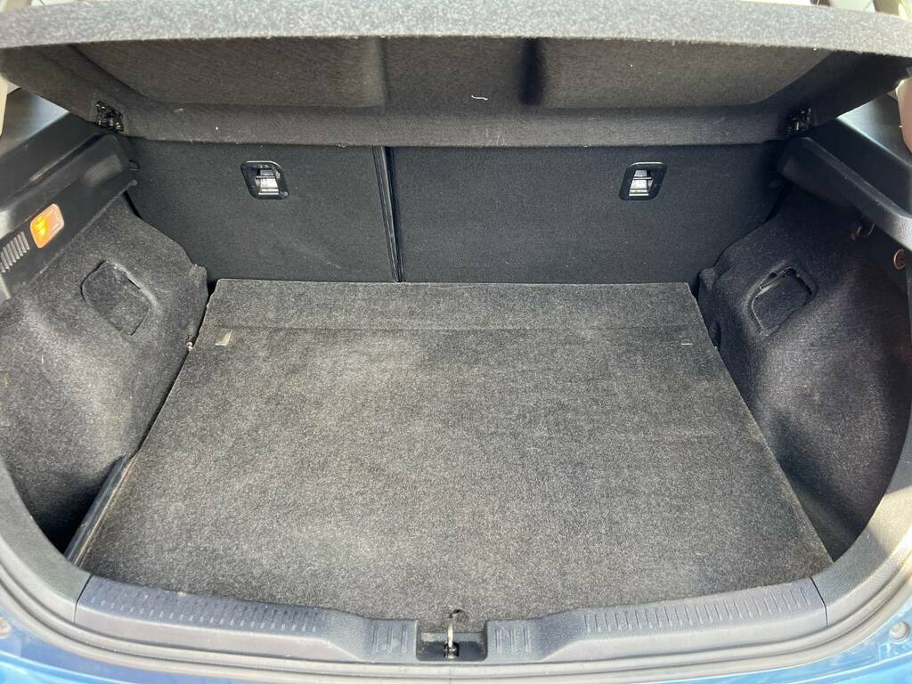 Toyota Auris 1.2 Vvt-i Business Edition Hatchback Cv White #16
