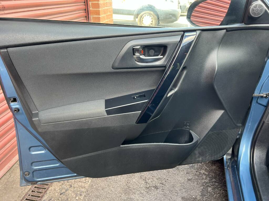Toyota Auris 1.2 Vvt-i Business Edition Hatchback Cv White #8