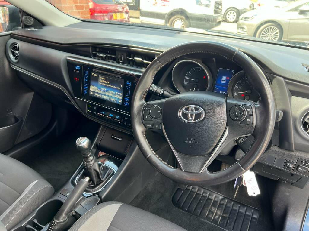 Toyota Auris 1.2 Vvt-i Business Edition Hatchback Cv White #17