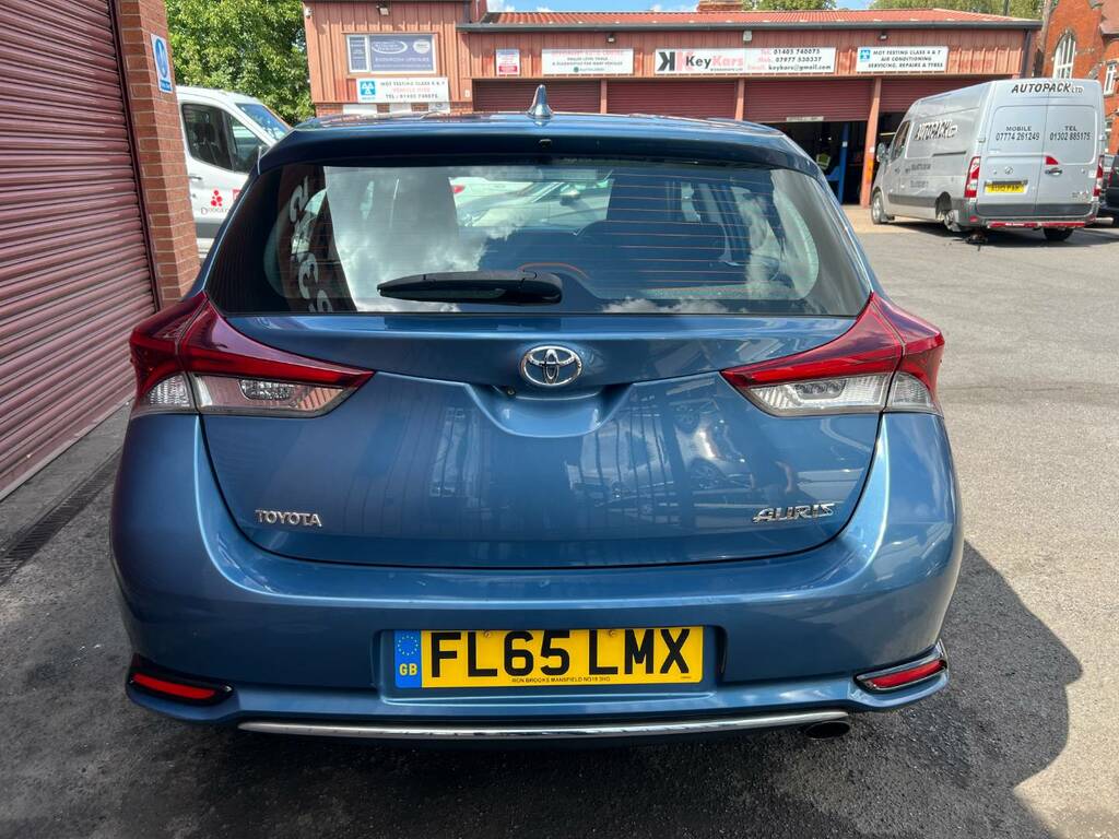 Toyota Auris 1.2 Vvt-i Business Edition Hatchback Cv White #7
