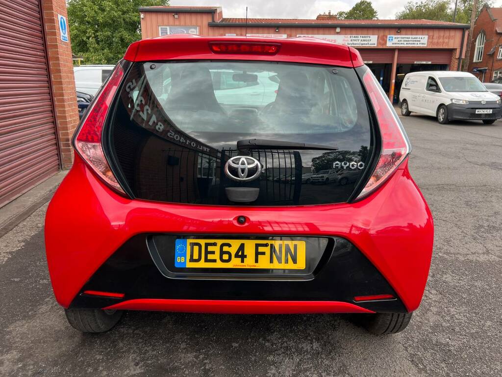 Toyota Aygo 1.0 Vvt-i X-pression Red #5