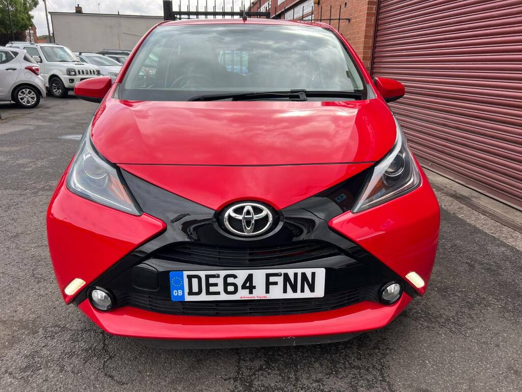 Toyota Aygo 1.0 Vvt-i X-pression Red #2
