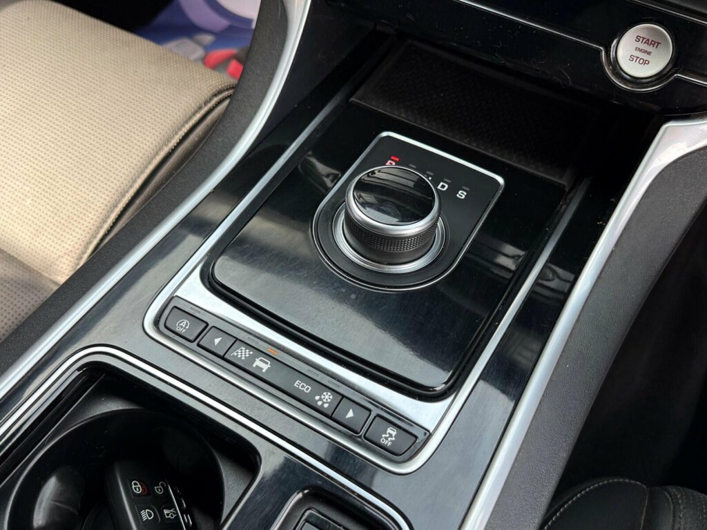 Jaguar XF Xf R-sport D Red #33