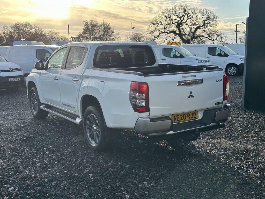 Mitsubishi L200 2.2 Di-d Dc Barbarian 4Wd Euro 6 Ss White #4