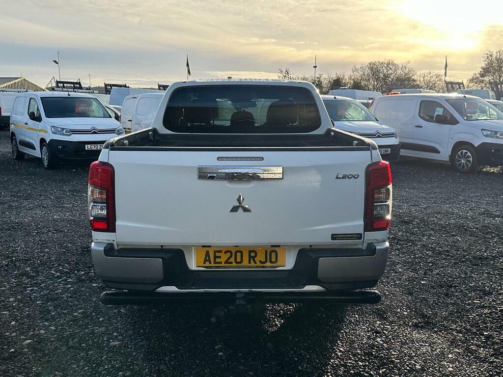 Mitsubishi L200 2.2 Di-d Dc Barbarian 4Wd Euro 6 Ss White #5