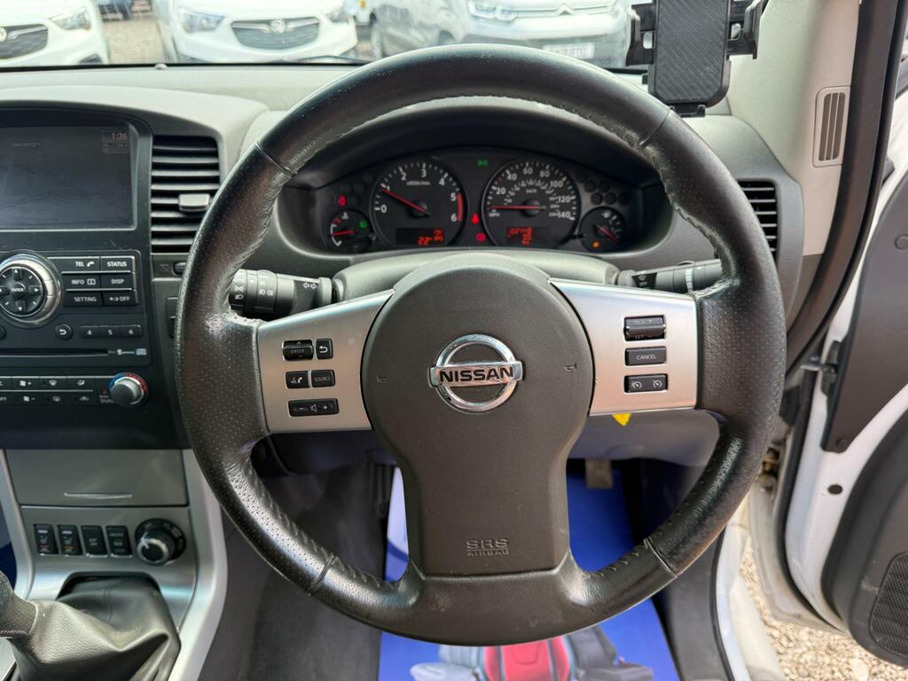 Nissan Navara King Cab Pick Up White #25