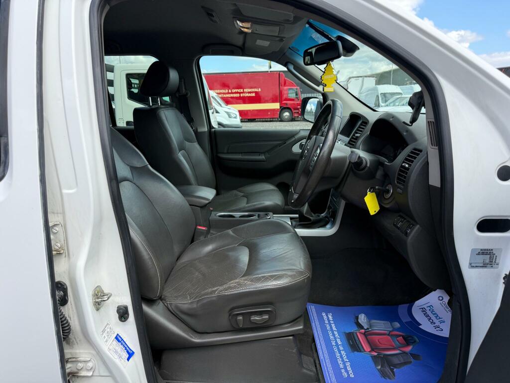 Nissan Navara King Cab Pick Up White #11