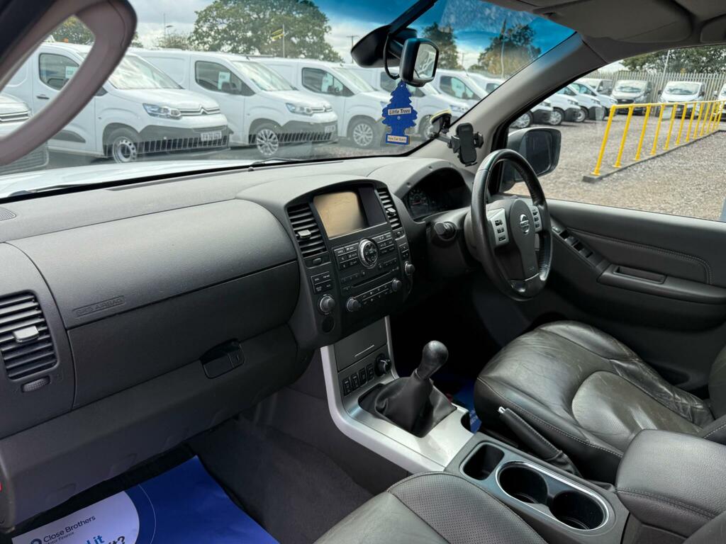 Nissan Navara King Cab Pick Up White #19