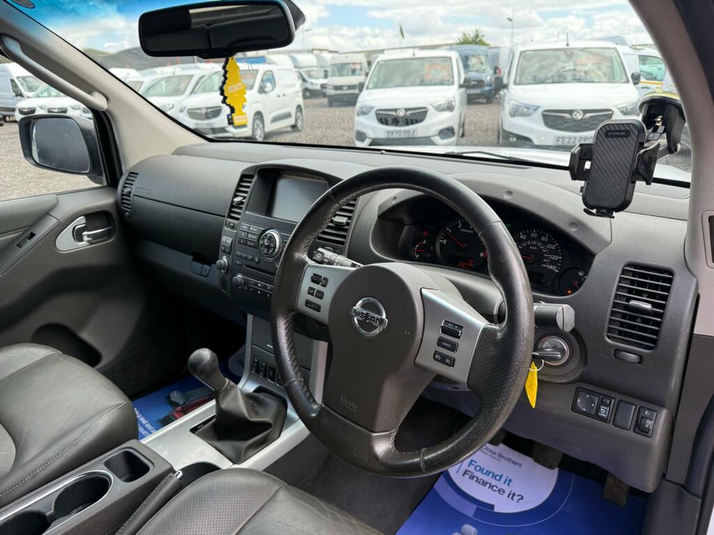 Nissan Navara King Cab Pick Up White #10