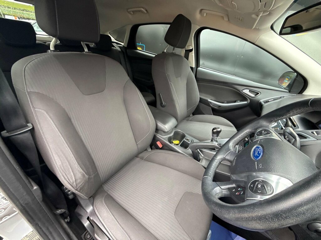 Ford Focus 1.6 Titanium Estate Euro 5 125 Red #15