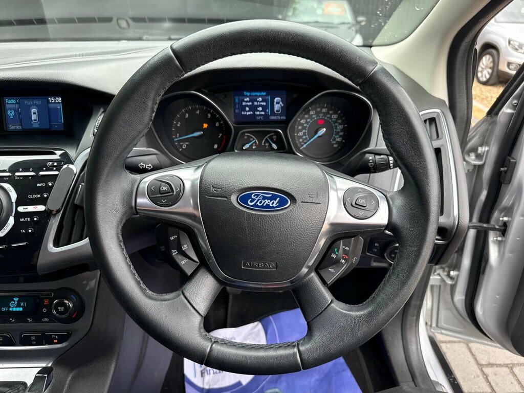 Ford Focus 1.6 Titanium Estate Euro 5 125 Red #22