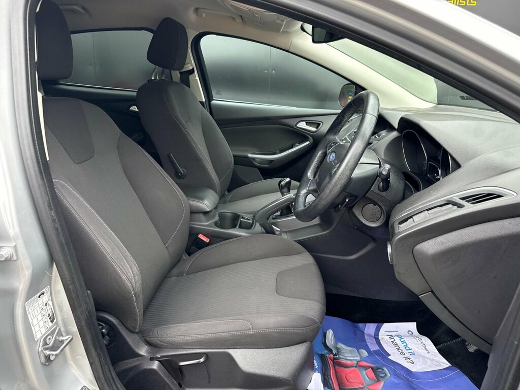 Ford Focus 1.6 Titanium Estate Euro 5 125 Red #13