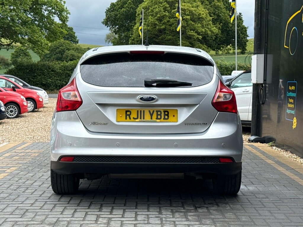 Ford Focus 1.6 Titanium Estate Euro 5 125 Red #4