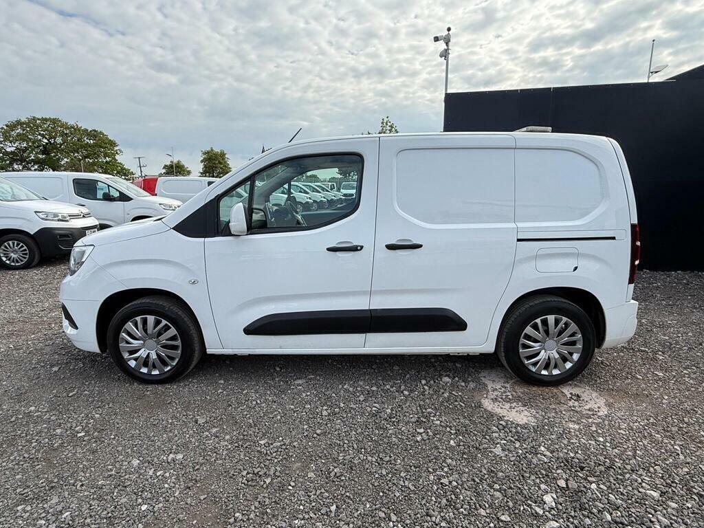 Vauxhall Combo 1.5 Turbo D 2000 Sportive Panel Van Man DS21OZT White #4