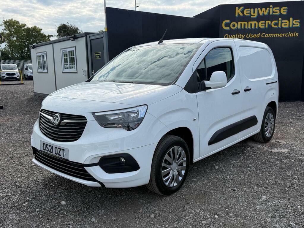 Vauxhall Combo 1.5 Turbo D 2000 Sportive Panel Van Man DS21OZT White #3
