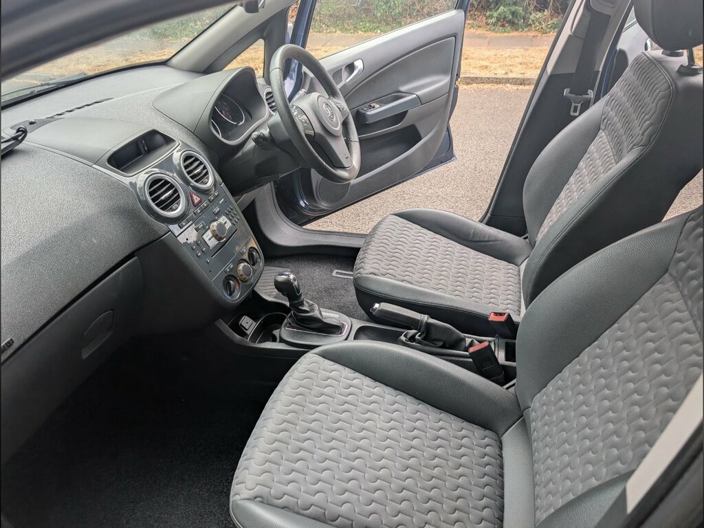 Vauxhall Corsa 1.2 16V Limited Edition Euro 5 Red #15