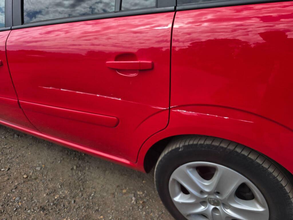 Vauxhall Zafira 1.8 16V Exclusiv Euro 5 Red #5