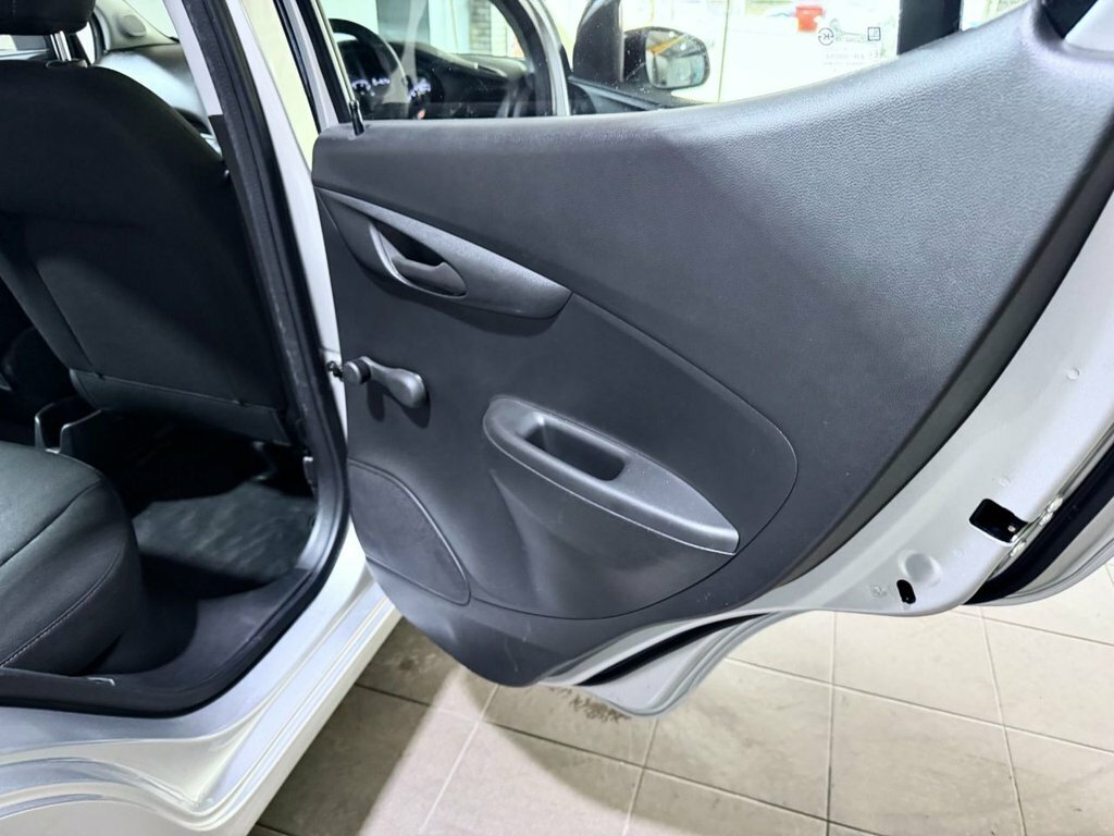 Vauxhall Viva 1.0I Se Euro 6 Ac Black #32