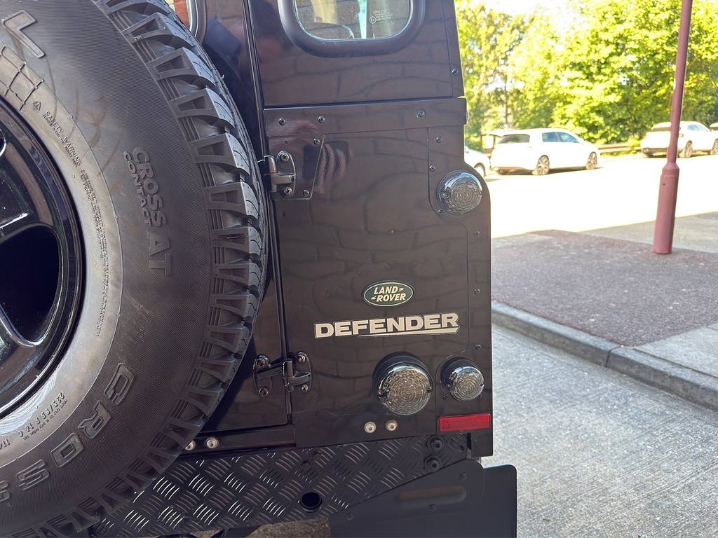 Land Rover Defender 90 2.4 90 Td Hard Top 121 Bhp Green #18